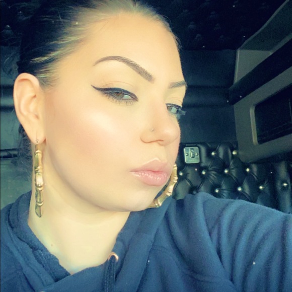 Meet your Posher, Felicia - Picture 5 of 7